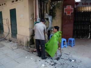 street barber Hanoi 2009